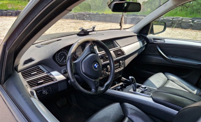 Полицейские смогут останавливать машины одним нажатием пальца — благодаря технологии из Чехии. Но пока не имеют на это права