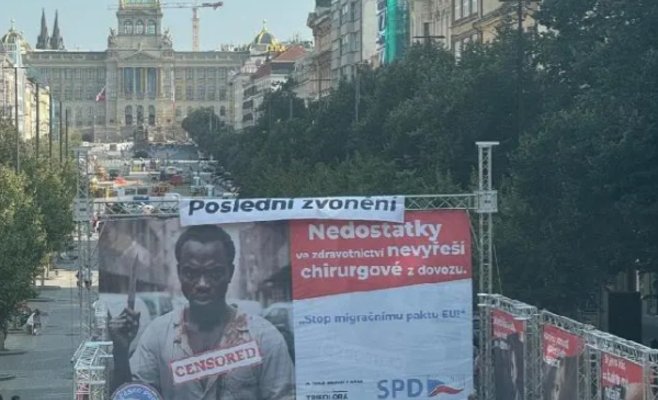 Окамура проиграл жалобу на действия следователя по делу о скандальных плакатах SPD