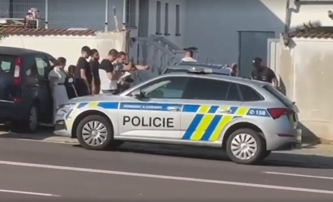 Гангстерские разборки в Зноймо: 16-летний подросток направил машину на людей из враждующей группы