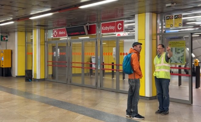 Поезд метро в Праге насмерть сбил женщину, шедшую по тоннелю
