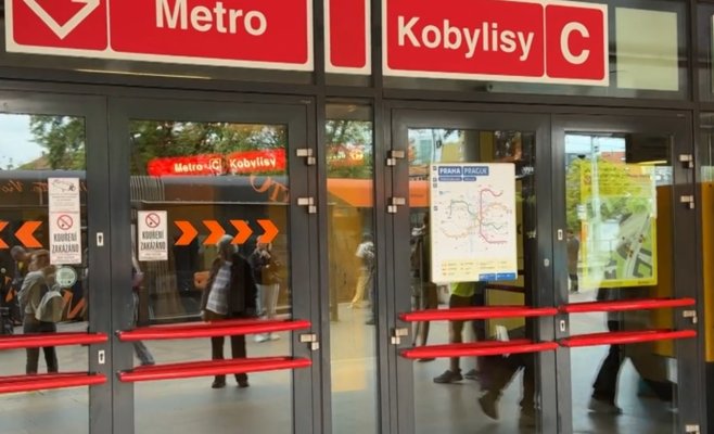 Поезд метро в Праге насмерть сбил женщину, шедшую по тоннелю