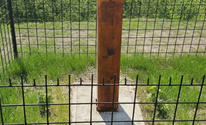 Скандальную скульптуру Иисуса во Вельке-Павловице уничтожили: «Теперь Иисус лежит в грязи»