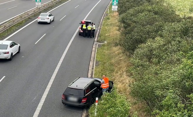 Драма на трассе D10: у водителя случилась остановка сердца за рулём, его пришлось реанимировать прямо на шоссе