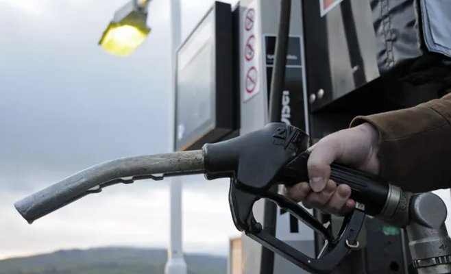 Цены на нефть продолжают снижаться — рост цен на бензин и дизель в Чехии скоро остановится