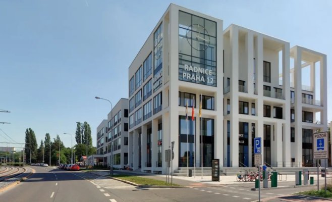 Семь человек обвинены после антикоррупционного рейда в Праге: полиция раскрывает махинации с дорожными нарушениями