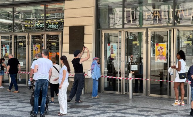 Полицейская тревога в Праге: три крупнейших торговых центра экстренно закрыты из-за угрозы взрыва