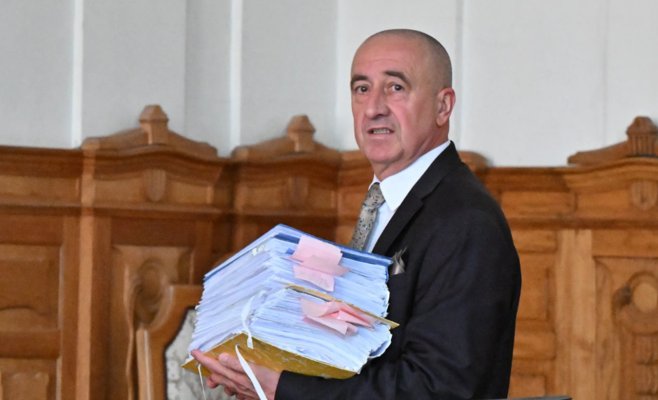 «Да здравствует демократия»: покушавшийся на Роберта Фицо отказался давать показания в суде