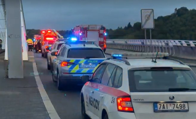 Трагедия на Тройском мосту: с мостового арочного свода в Праге сорвался молодой человек