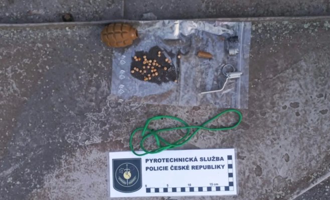 Пражские полицейские перекрыли улицу после сообщения о гранате — оказался муляж