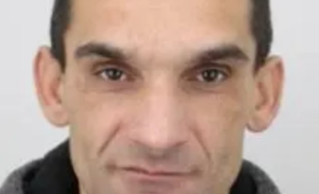 Полиция ищет сбежавшего заключённого с неохраняемой рабочей площадки в Кладно