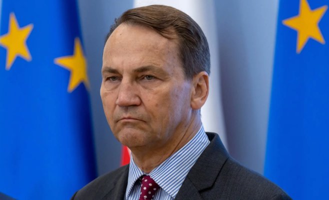 «Путин смеётся над вами». Как польский министр убедил Трампа возобновить помощь Украине