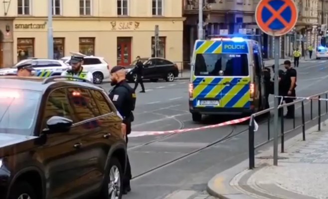 Полиция остановила движение в центре Праги: аноним пригрозил взрывом в здании суда