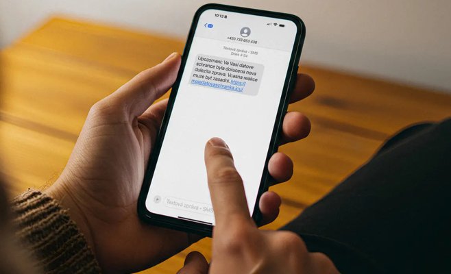 В Чехии началась новая волна SMS‑мошенничества: под ударом пользователи «датовых cхранек»