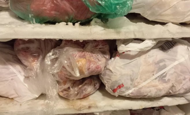 В пражском ресторане нашли мясо с нелегальной бойни — среди него и говяжья голова с глазами