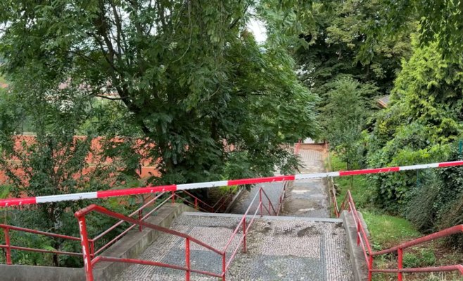 На пражском Альбертове нашли два тела у дороги — полиция исключает убийство