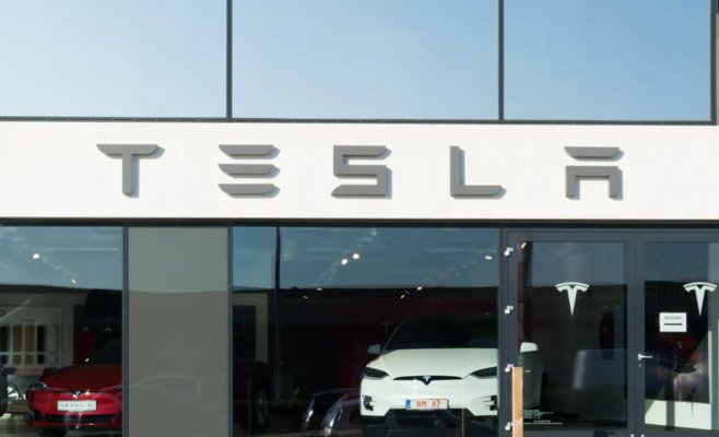 Tesla заплатит 5 миллиардов крон за аварию с автопилотом