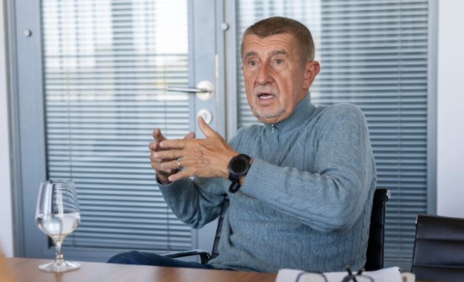ANO обещает среднюю зарплату почти 58 тысяч крон к 2028 году. Экономисты сомневаются в реальности прогноза