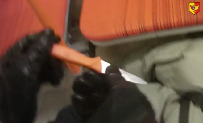 Нож в метро: образцовый полицейский захват в Кобылисах признан лучшим видео года