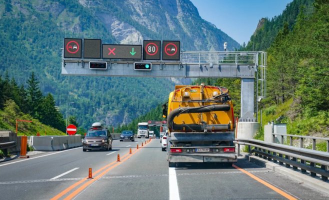 Знаки для 150 км/ч обошлись в десятки миллионов, но работать как обещали не будут