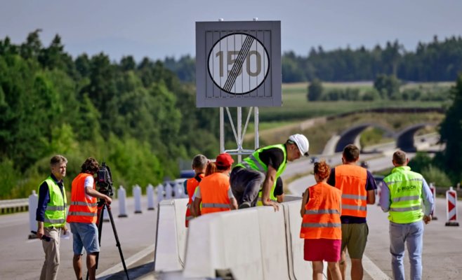 Знаки для 150 км/ч обошлись в десятки миллионов, но работать как обещали не будут