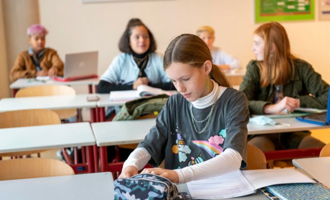 С января 2026 года все школы в Чехии обязаны обеспечивать девочек бесплатными менструальными средствами
