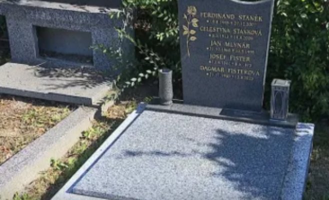 Женщина из Остравы ищет останки бабушки: из семейной могилы исчезла урна после вмешательства мэрии