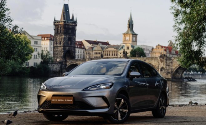 Прибыль китайского производителя электромобилей BYD впервые за три с половиной года снизилась