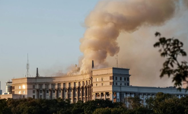 Россия обрушила на Киев сотни дронов: горит здание украинского правительства