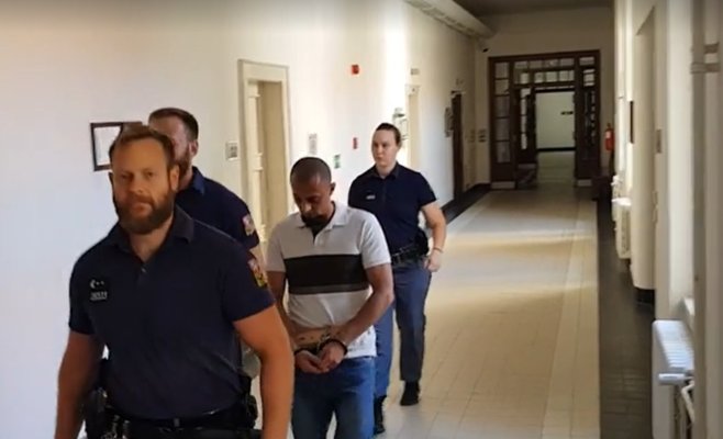 «Любовь, перестань!» — кричала она, когда он вонзал нож в её шею. Суд оставил мужчину за решёткой на 11 лет