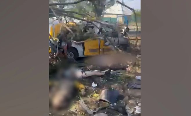 Более двадцати погибших после российского удара в Донецкой области. В селе как раз выдавали пенсии