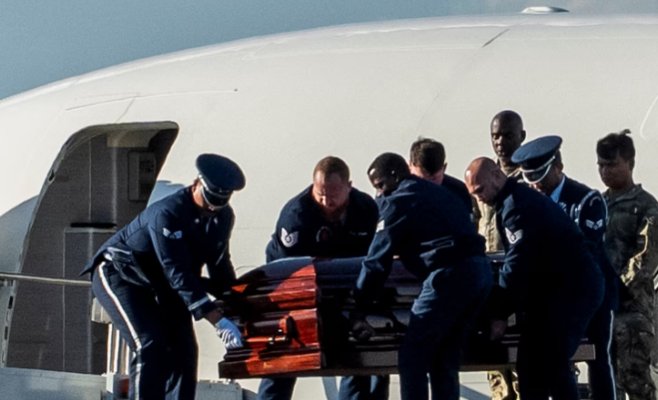 Подозреваемый в убийстве Кирка жил с трансгендерным соседом и переписывался с однокурсниками во время побега