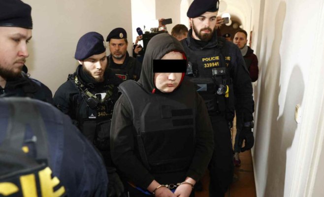 Был вменяем. Подросток, обвиняемый в убийстве двух продавщиц в Градец-Кралове, предстанет перед судом