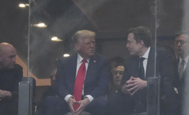 «Я скучал по тебе». Трамп и Маск на прощании с Кирком закопали топор войны