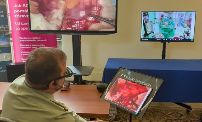 Пражский врач будет оперировать через интернет в Брно. Телехирургия способна изменить мир медицины