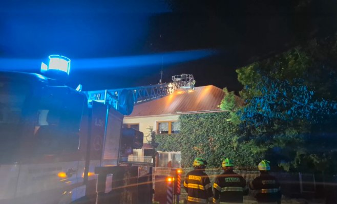 Тысячи домохозяйств остались без электричества из-за сильного ветра