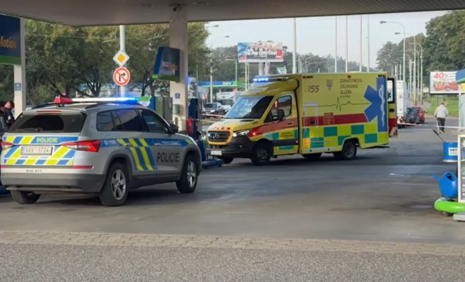 Мужчина покончил с собой на автозаправке в Праге: трагедия разыгралась на глазах очевидцев и полиции