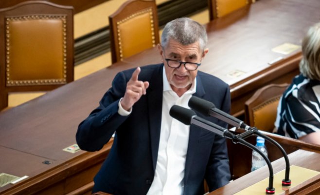 Депутаты наговорили рекордные 85 дней. Окамура и Бабиш — лидеры с двенадцатью сутками у микрофона