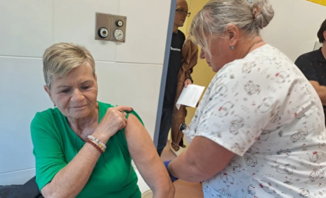 В Устецком крае растёт число заболевших ковидом. Люди вновь выстраиваются в очереди за вакциной