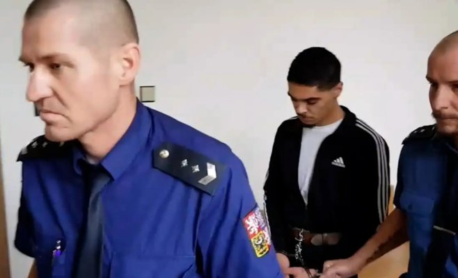 Девятнадцатилетний парень после секса проиграл все деньги и пытался убить клиента ножом