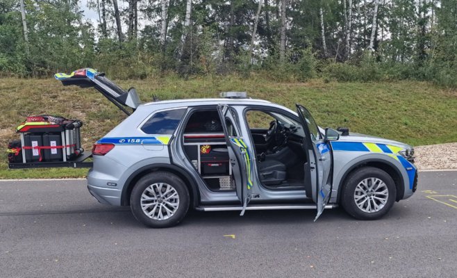 Самый крутой полицейский автомобиль Чехии: Touareg с зелёным маяком, дронами и плюшевым медвежонком