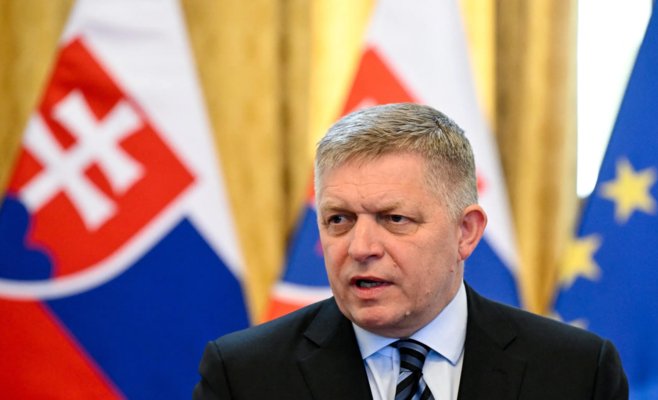 Фицо хочет в Европарламент к Бабишу и Орбану. Налоговую консолидацию назвал “грязной работой”