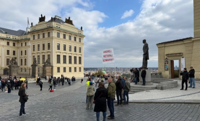 В Праге на митинг против Бабиша пришли всего восемь человек