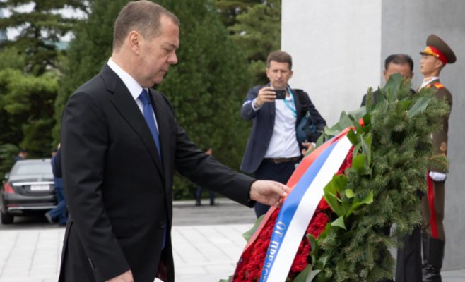 Медведев отверг план Трампа: «Войну может закончить только полная победа России». Путин требует весь Донбасс