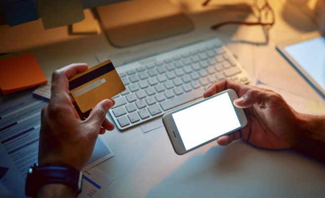 Поверила в сказку об украденной личности: всего за два часа женщина лишилась более полумиллиона крон