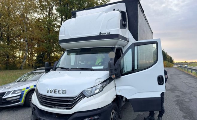 Перегруз свыше тонны. На трассе D1 полиция устроила рейд против тяжёлых фургонов