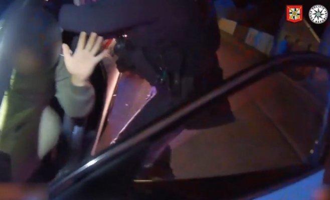 Курьер кибермошенников попал под арест: у жертв он собрал более трёх миллионов крон