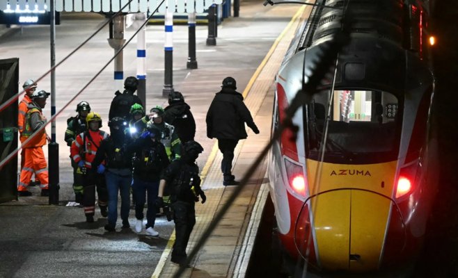 Нападение с ножом в британском поезде: девять человек в критическом состоянии