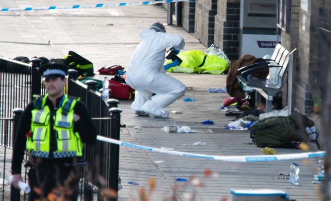 Кровавая ночь в Британии: нападавшего с ножом в поезде подозревают в трёх других атаках за несколько часов до инцидента