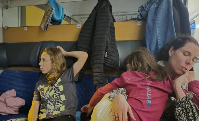 «Сто километров за семь часов»: пассажиры описали железнодорожный кошмар. Перевозчики пообещали вернуть деньги