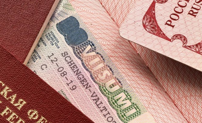 ЕС готовится ужесточить визовую политику для граждан России